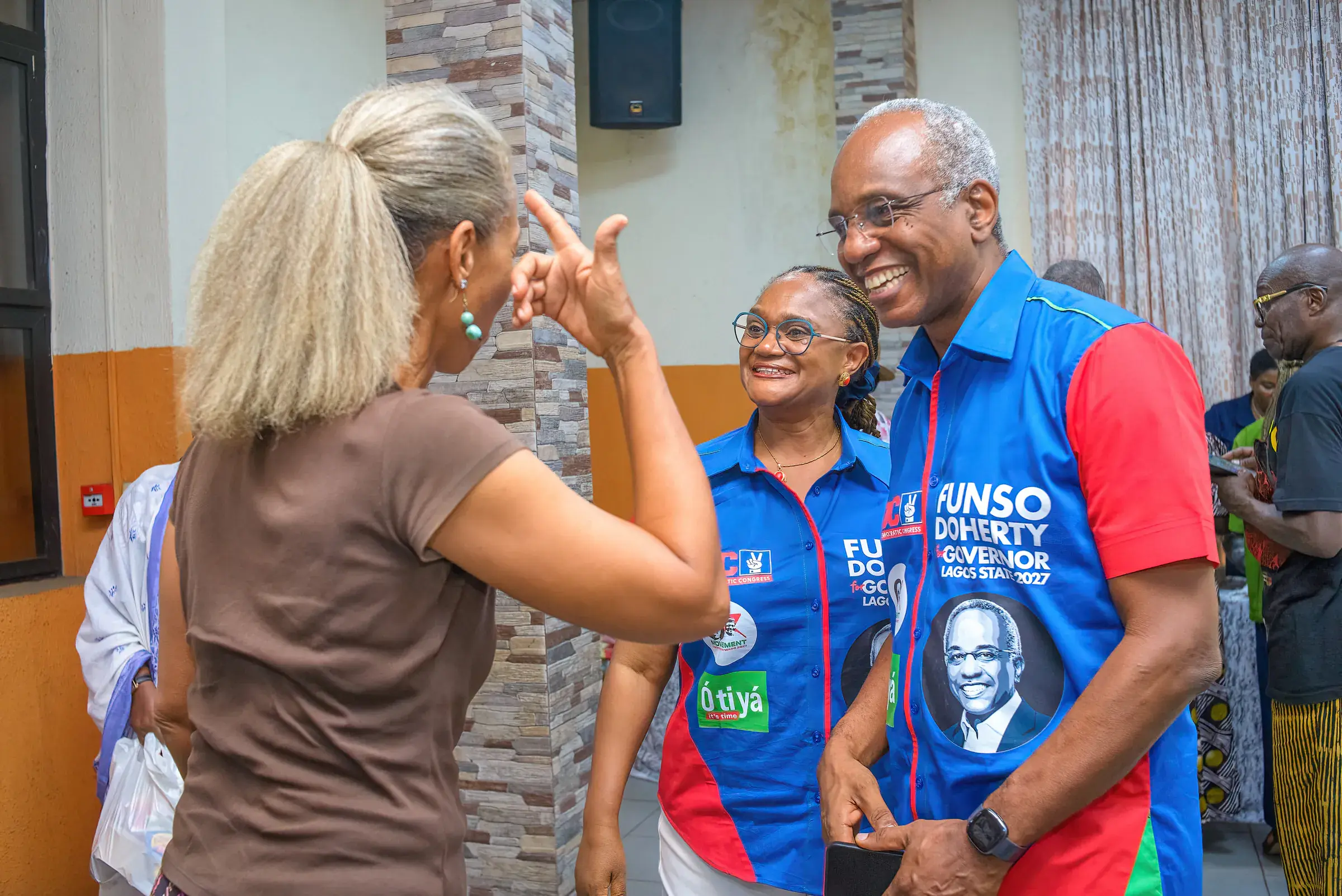 Funso Doherty pẹ̀lú àwọn ènìyàn níbi Felabration 2026.